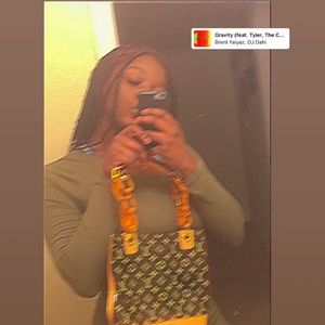 Meet your Posher, Casey